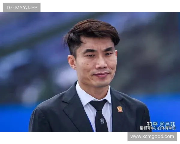 退役后国际足球明星的转型之路与人生新篇章探讨 退役后国际足球明星的转型之路与人生新篇章探讨